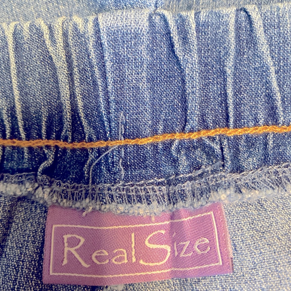 Real Size Woman’s Blue Denim Capri, Size XL Elastic Waist Band NWOT - Picture 6 of 6